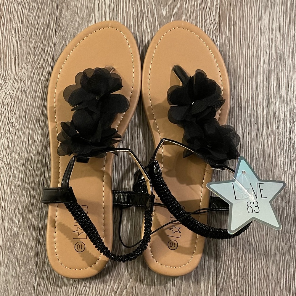 NWOT (LO⭐️E) Love 83 Thong Sandal adorned by Black Flowers Never Worn, Size 10 - Picture 2 of 6